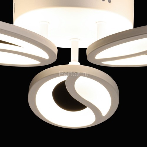 Потолочная люстра DeMarkt 424018003